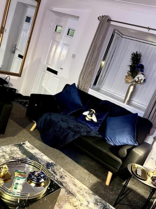 Villa Beautiful House Off-Road Free Parking Farnworth Exterior foto